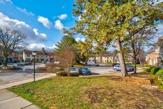 811 Kings Croft Dr in Cherry Hill, NJ - Building Photo - Building Photo