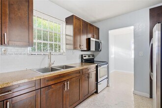 901 NW 55th St in Miami, FL - Building Photo - Building Photo