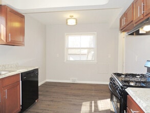 27693 Fullerwood Dr in Euclid, OH - Building Photo - Building Photo