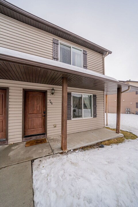 586 Sunflower Rd in Rexburg, ID - Building Photo