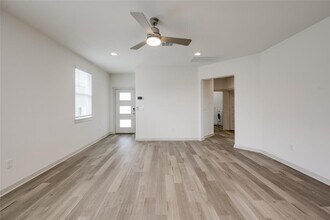 8004 Linnie Ln in Austin, TX - Building Photo - Building Photo