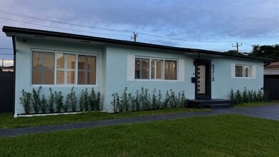 8366 SW 37th St in Miami, FL - Building Photo - Building Photo