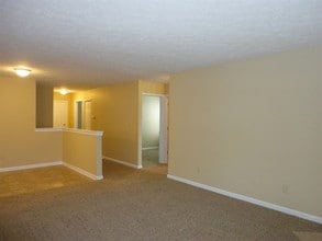 8103 Chesterhill Ln in Indianapolis, IN - Building Photo - Building Photo