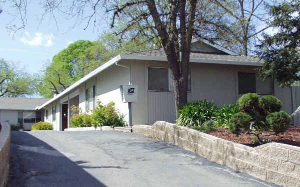 6417-6427 Miles Ln in Carmichael, CA - Foto de edificio