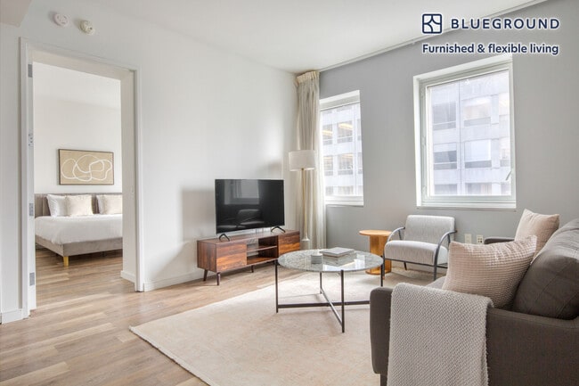 70 W 45th St in New York, NY - Building Photo - Building Photo