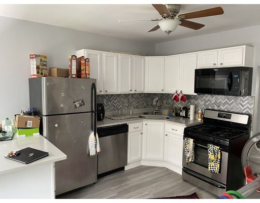 124 W 9th St in Boston, MA - Building Photo