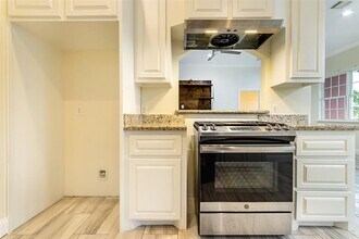 2426 Delafield St in Houston, TX - Building Photo - Building Photo