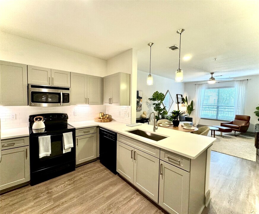 3333 Weslayan St in Houston, TX - Building Photo