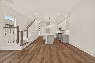 1502 Hussion St in Houston, TX - Building Photo - Building Photo