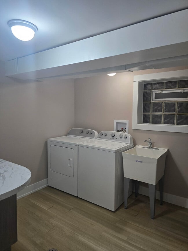 8511 Parkside Ave, Unit 1 in Oak Lawn, IL - Foto de edificio - Building Photo