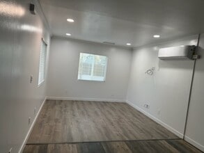 454 E 63rd St in Long Beach, CA - Foto de edificio - Building Photo