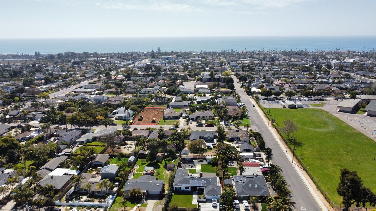 1906 Stewart St, Unit A in Oceanside, CA - Building Photo