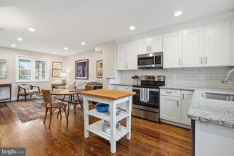 19 Clifford Ave in Alexandria, VA - Building Photo - Building Photo