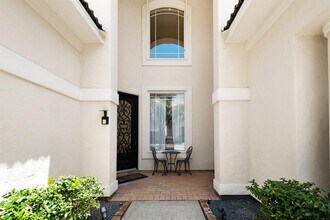 305 Harborside Cir in Kemah, TX - Foto de edificio - Building Photo
