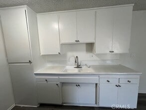 686 E Cottonwood Rd, Unit 1 in Palm Springs, CA - Foto de edificio - Building Photo