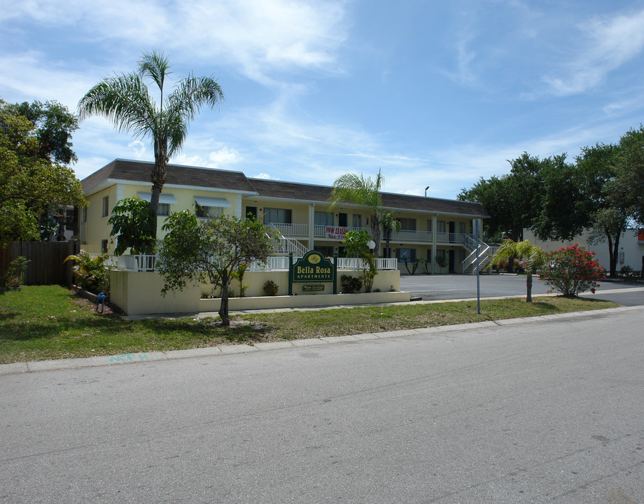 411 S Nimbus Ave in Clearwater, FL - Building Photo