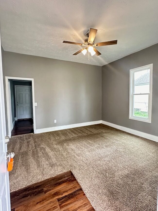 2216 N Rogers Ave in Springfield, MO - Building Photo - Building Photo