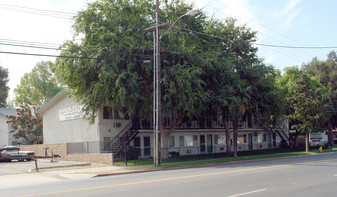 Golden Oaks Apartments