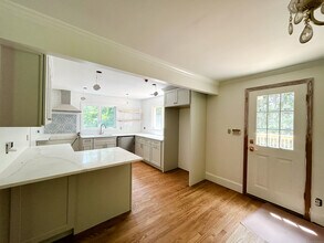 53 E Cross Rd in Stamford, CT - Building Photo - Building Photo