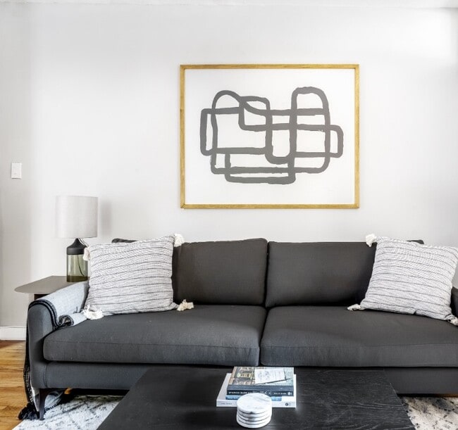 340 E 58th St, Unit 1B