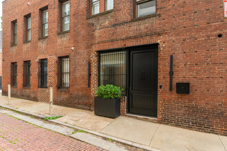 207 S 24th St in Philadelphia, PA - Building Photo - Building Photo