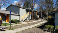 Z_Woodville Village in Rogue River, OR - Foto de edificio - Building Photo