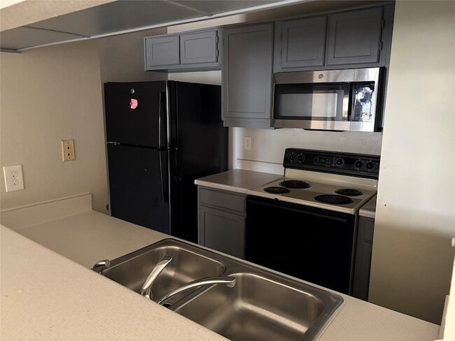 416 Matthews Dr in Arlington, TX - Building Photo - Building Photo