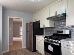 22573 Center St in Hayward, CA - Building Photo - Building Photo