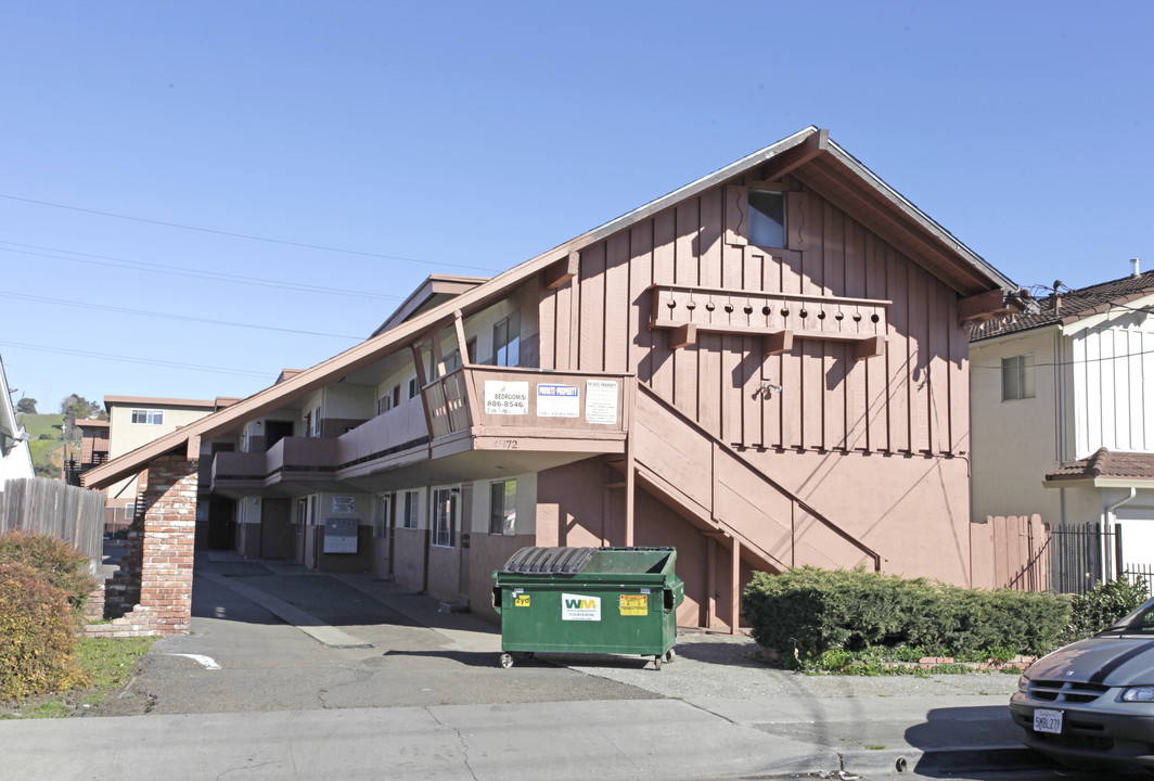 25172 Muir St in Hayward, CA - Foto de edificio