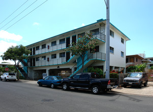 3151 Castle St in Honolulu, HI - Building Photo - Building Photo