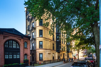 35 Pineapple St in Brooklyn, NY - Foto de edificio - Building Photo