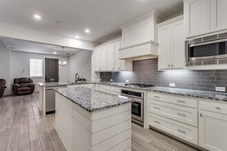2728 Shelby Dr in Lewisville, TX - Building Photo - Building Photo