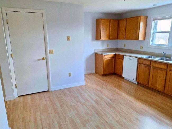 14 Colby Way, Unit B in Ellsworth, ME - Foto de edificio - Building Photo