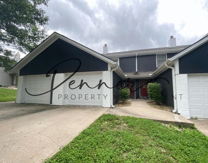 509 NE Newport Dr in Lee's Summit, MO - Building Photo