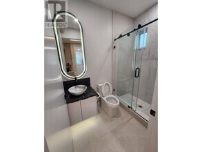 8255 Elliott St in Vancouver, BC - Building Photo - Building Photo