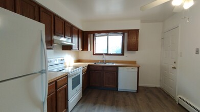 1215 Whispering Hills Ct, Unit 3B in Naperville, IL - Building Photo - Building Photo