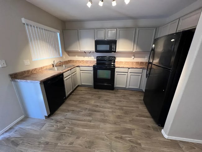 16925 N 157th Ave in Surprise, AZ - Building Photo - Building Photo
