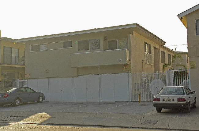 1131 N Beachwood Dr in Los Angeles, CA - Building Photo - Building Photo