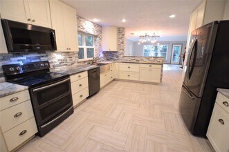 2 Arnica Ct in Spring, TX - Building Photo - Building Photo