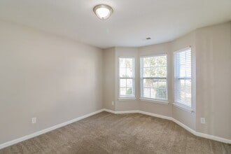 5884 Bluegrass View in Fairburn, GA - Building Photo - Building Photo