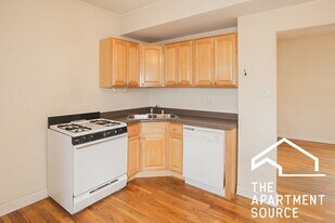 3529 N Broadway, Unit 3W in Chicago, IL - Building Photo