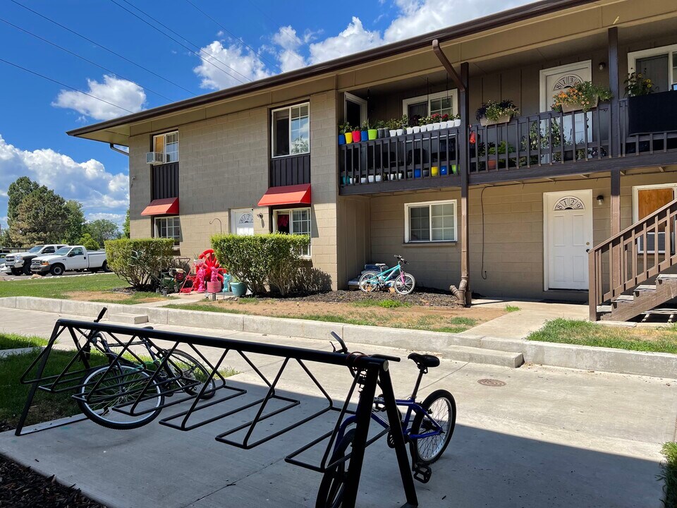 Barcelona in Lakewood, CO - Building Photo