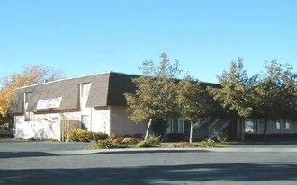 Dana Apartments in Fairfield, CA - Building Photo