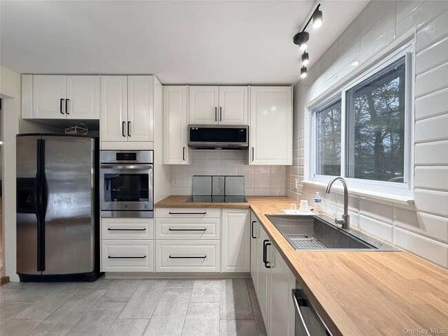 15 Norfolk Ct in Rock Hill, NY - Building Photo - Building Photo