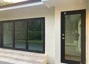 607 Palermo Ave in Coral Gables, FL - Foto de edificio - Building Photo