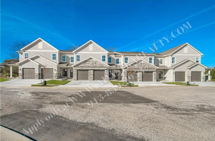 1089 N Findley St in Olathe, KS - Building Photo