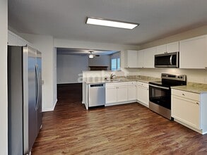 2993 Seasons Dr in Greenwood, IN - Foto de edificio - Building Photo