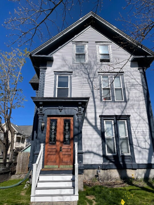 91 Walnut St-Unit -2 in Manchester, NH - Building Photo