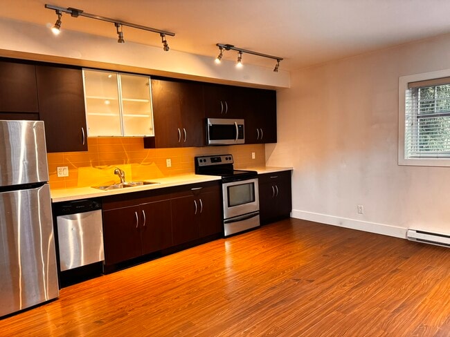 417-417 Vancouver St in Victoria, BC - Building Photo - Building Photo