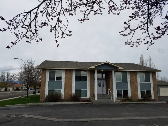 1952 Henryanna Ave, Unit 1954 in Idaho Falls, ID - Foto de edificio - Building Photo